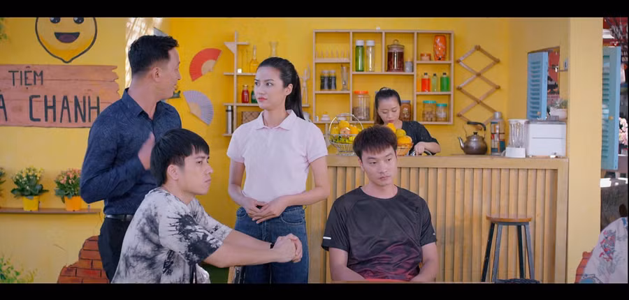  Hình ảnh trong phim Lối về miền hoa. Ảnh: VFC