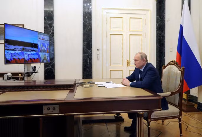 Tổng thống Putin nói việc xông vào nhà máy thép là không thực tế. Ảnh: Reuter Tổng thống Putin nói việc xông vào nhà máy thép là không thực tế. Ảnh: Reuter