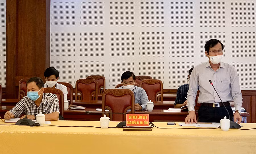  Ông Trần Văn Lực-Giám đốc BHXH Gia Lai thông tin tình hình thực hiện chính sách BHYT trên địa bàn. Ảnh: Như Nguyện