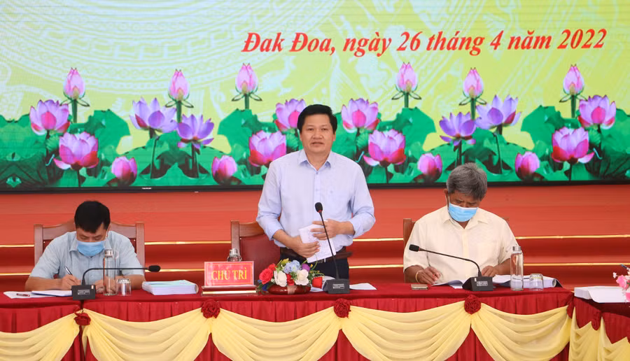  Phó Chủ tịch Thường trực HĐND tỉnh Trương Văn Đạt phát biểu tại buổi giám sát. Ảnh: Quang Tấn