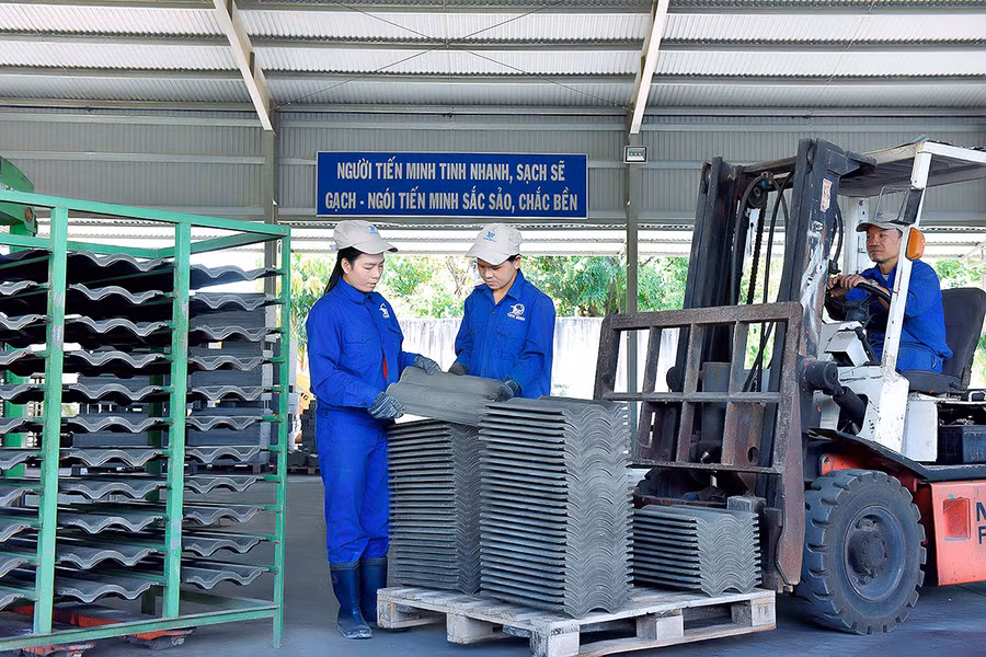  Hiện cộng đồng doanh nghiệp, hợp tác xã, hộ kinh doanh đang nóng lòng chờ chính sách hỗ trợ lãi suất sớm triển khai thực hiện. Ảnh: Đức Thụy