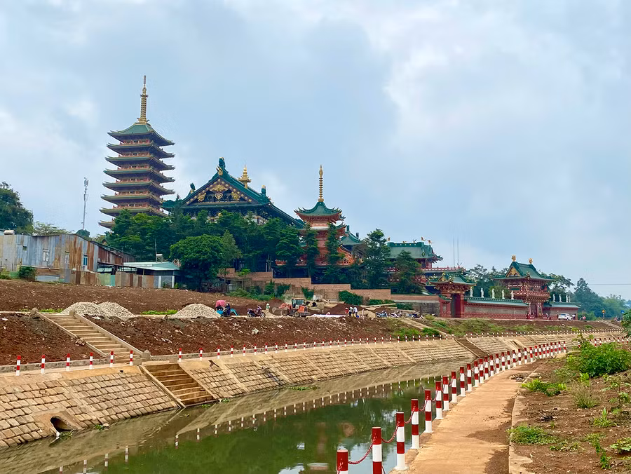 Chùa Minh Thành-điểm nhấn đẹp tại suối Hội Phú (TP. Pleiku). Ảnh: Hà Duy