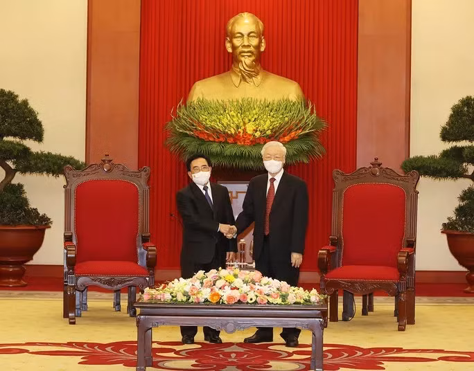 Tổng Bí thư Nguyễn Phú Trọng tiếp Thủ tướng Chính phủ nước Cộng hòa Dân chủ Nhân dân Lào Phankham Viphavanh thăm chính thức Việt Nam vào chiều 8-1. Ảnh: TTXVN