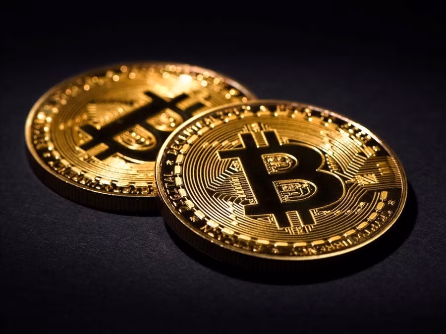 Đồng tiền ảo như Bitcoin. Ảnh: MH