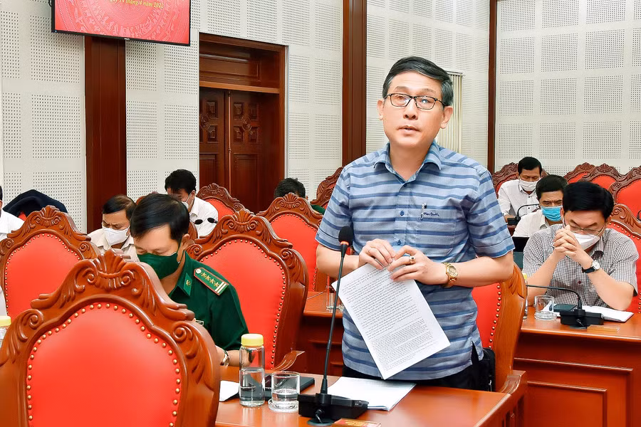 Giám đốc Sở Giáo dục và Đào tạo Lê Duy Định nêu giải pháp nâng cao chất lượng giáo dục sau thời gian dạy học trực tuyến. Ảnh: Đức Thụy