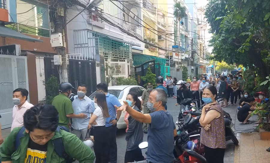  Vụ cháy khiến người dân trong khu dân cư lo lắng. Ảnh: Trần Kha