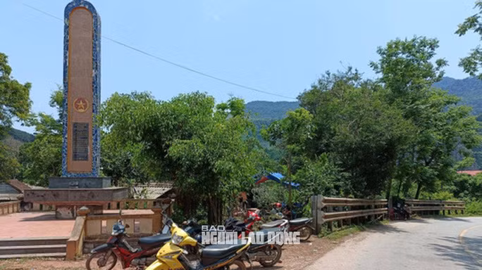 Chiếc xe tải lao thẳng giữa di tích lịch sử Bãi Dinh và hộ lan vào nhà dân