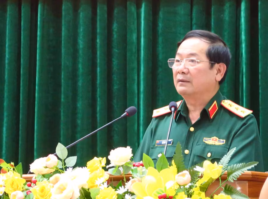 Thượng tướng Lê Huy Vịnh khẳng định, hội thảo là dịp để toàn Đảng, toàn dân, toàn quân ôn lại truyền thống đấu tranh anh dũng của các thế hệ cha anh. Ảnh: Phương Duyên
