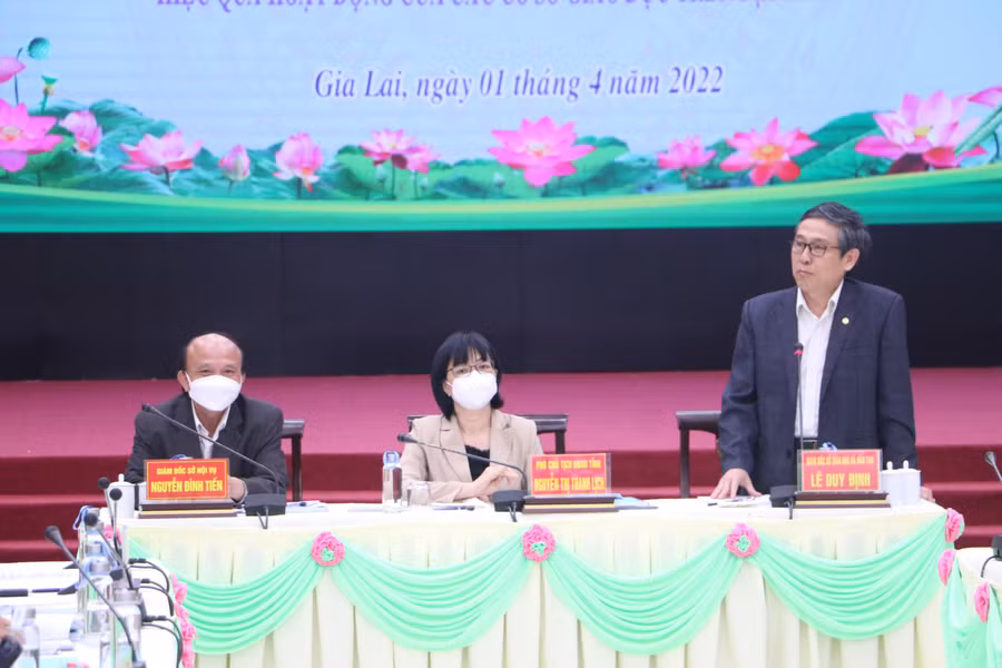 Giám đốc Sở Giáo dục và Đào tạo Lê Duy Định phát biểu tại hội nghị. Ảnh: Quang Tấn