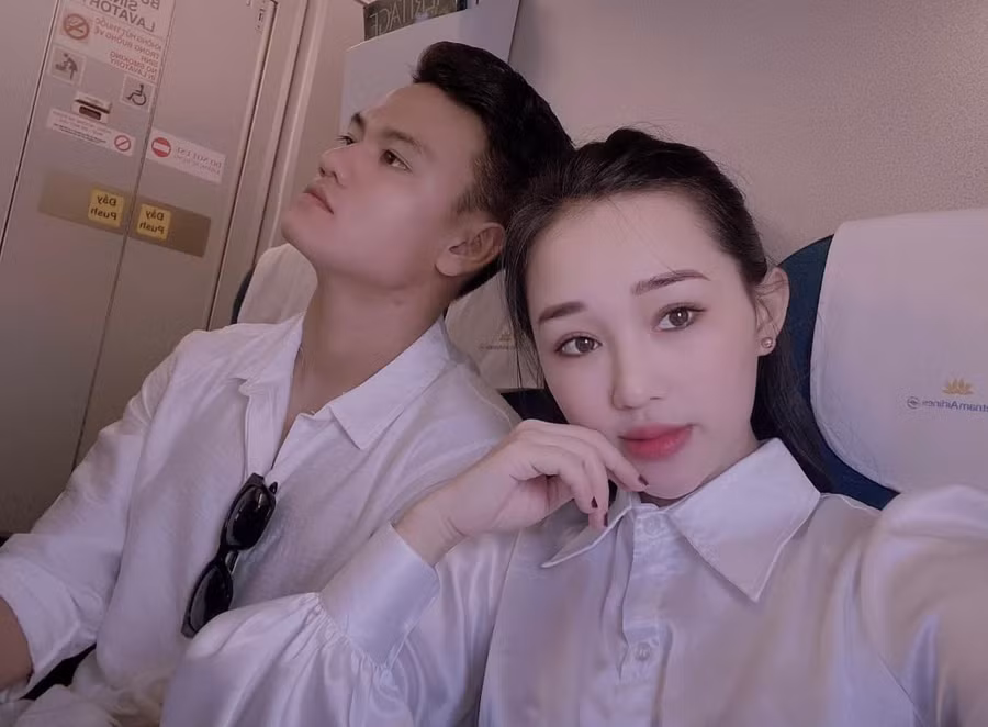 Hồ Tấn Tài cùng bạn gái Hồ Tấn Tài cùng bạn gái