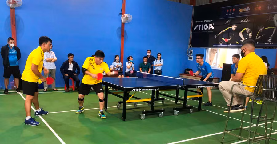 Các vận động viên tranh tài ở môn bóng bàn. Ảnh: Đinh Yến