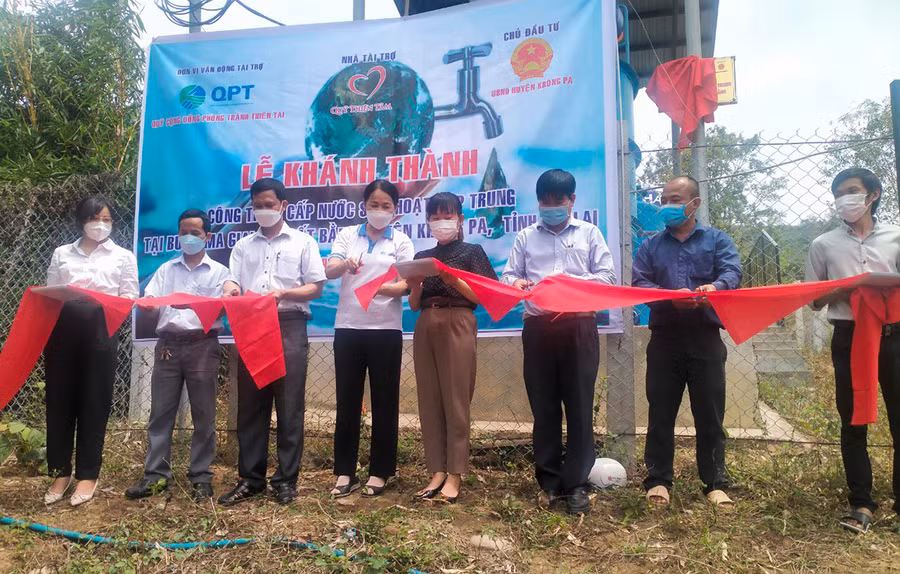 Cắt băng khánh thành công trình cấp nước sinh hoạt tập trung tại buôn Ma Giai (xã Đất Bằng). Ảnh: Vũ Chi Lễ khánh thành công trình cấp nước sinh hoạt tập trung tại buôn Ma Giai (xã Đất Bằng). Ảnh: Vũ Chi