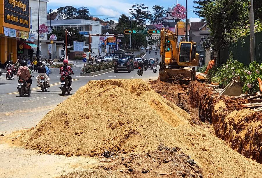Sau ngày hôm nay 28.4, các công trình đang thi công phải tạm dừng. Ảnh: Gia Bình