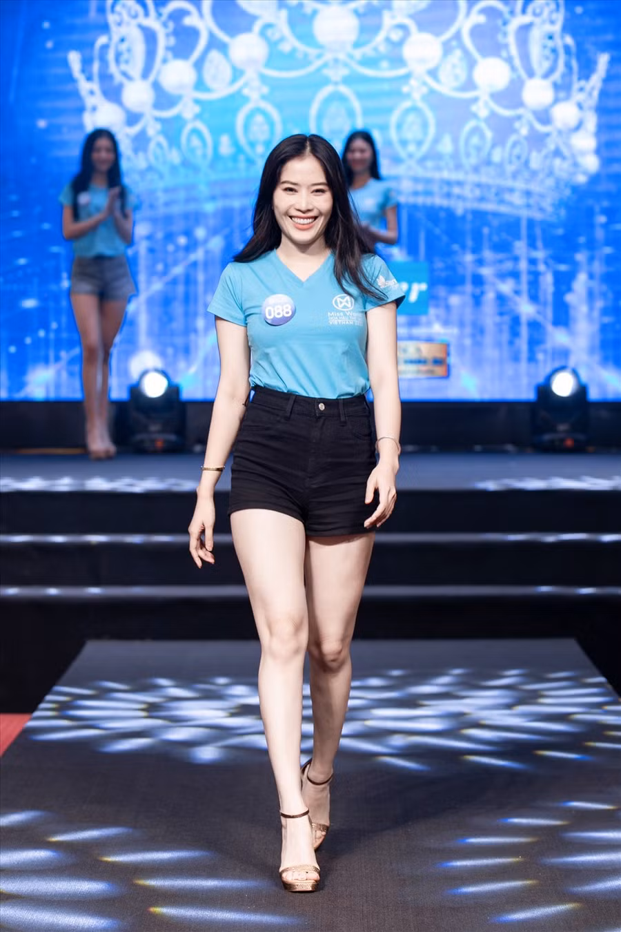  Nguyễn Lệ Nam Em là cái tên đã quá quen thuộc với công chúng. Cô nhận được rất nhiều sự chú ý khi đến với Miss World Việt Nam 2022. Với nhan sắc ngọt ngào, lý tưởng truyền cảm hứng và khả năng ngoại ngữ Nam Em được kỳ vọng sẽ lọt top 3 để có suất đi chinh chiến quốc tế. Ảnh: MWVN.