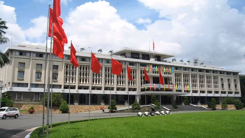 Tới Dinh Độc Lập, điểm thăm quan lịch sử không thể bỏ qua khi đến Thành phố Hồ Chí Minh. (Ảnh: ST)