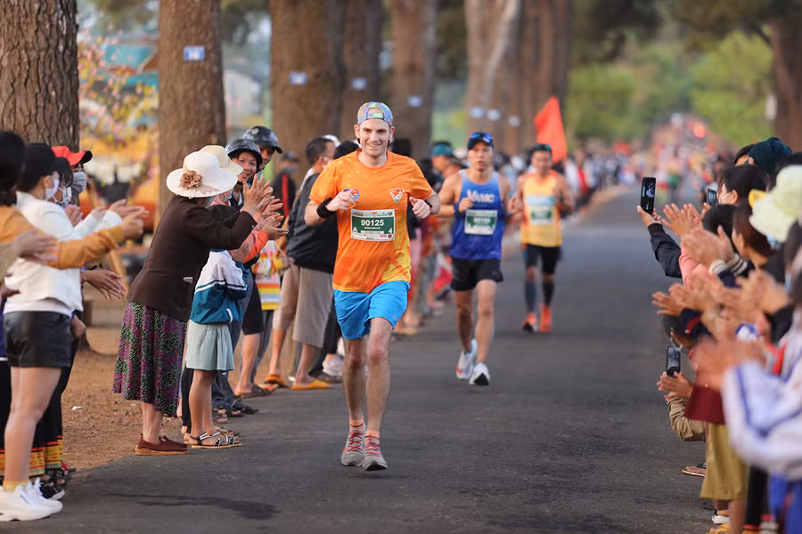  Giải Vô địch Quốc gia Marathon và cự ly dài Báo Tiền Phong 2021 đã thu hút đông đảo khách du lịch đến với Gia Lai. Ảnh: Văn Ngọc
