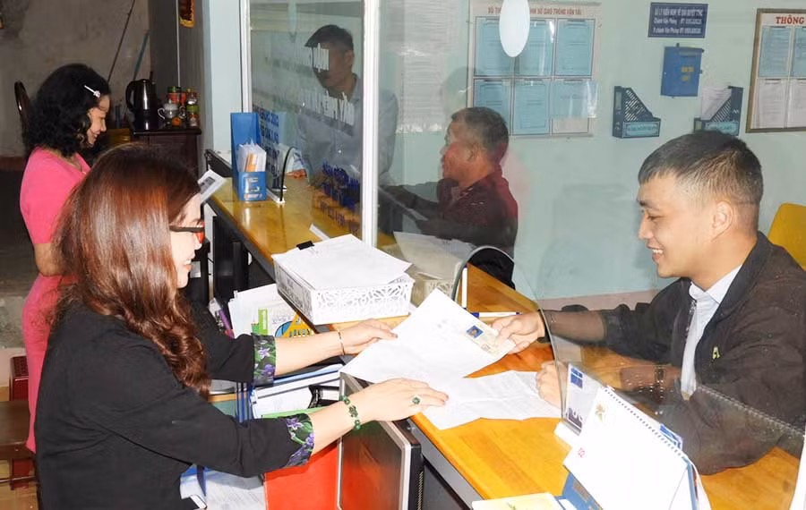 Công chức Sở Giao thông-Vận tải chấp hành đúng thời gian làm việc ngay sau Tết. Ảnh: T.N