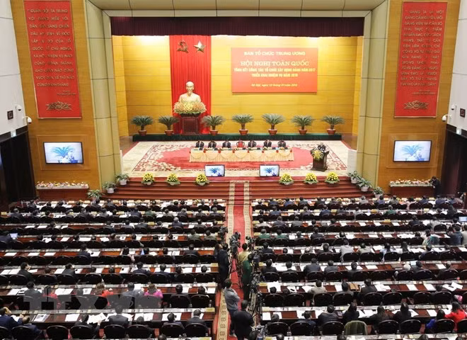 Tổng Bí thư Nguyễn Phú Trọng dự Hội nghị trực tuyến toàn quốc tổng kết công tác tổ chức xây dựng Đảng năm 2017, triển khai nhiệm vụ năm 2018. Tổng Bí thư Nguyễn Phú Trọng dự Hội nghị trực tuyến toàn quốc tổng kết công tác tổ chức xây dựng Đảng năm 2017, triển khai nhiệm vụ năm 2018.
