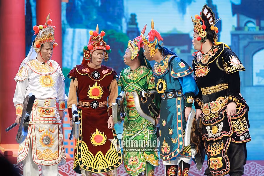 Các nghệ sĩ: Minh Tít, Trung ruồi, Dũng Hớn,... chưa có đất diễn. Các nghệ sĩ: Minh Tít, Trung ruồi, Dũng Hớn,... chưa có đất diễn.