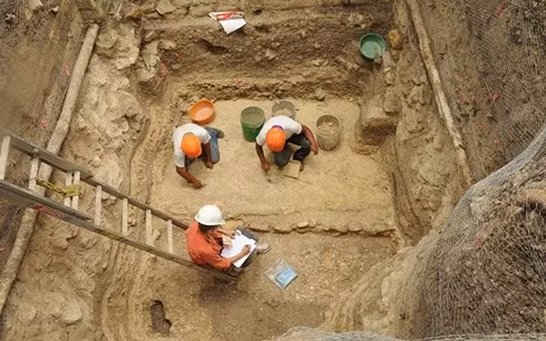 Một địa điểm khảo cổ học liên quan đến nền văn minh Maya. Một địa điểm khảo cổ học liên quan đến nền văn minh Maya.