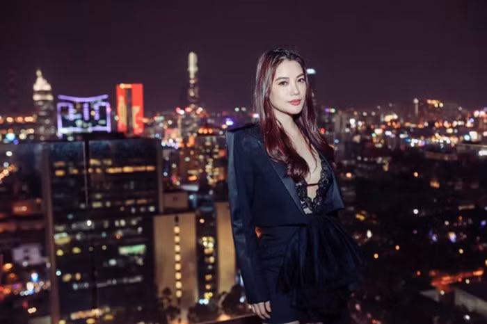 Vẻ gợi cảm khó cưỡng của gái một con Trương Ngọc Ánh