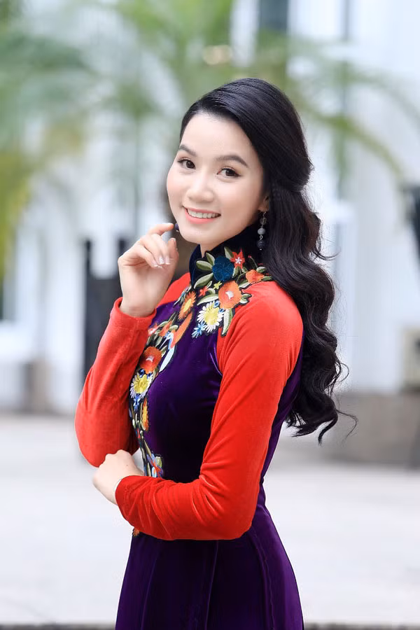 Thiết kế vừa cổ điển, vừa hiện đại khiến Lương Giang thêm cuốn hút.