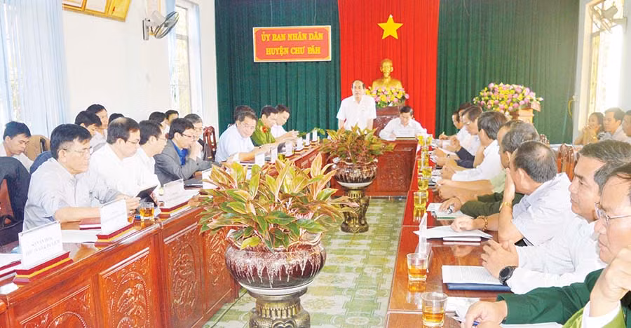  Chủ tịch UBND tỉnh Võ Ngọc Thành chỉ đạo tại buổi làm việc với lãnh đạo huyện Chư Pah. Ảnh: Đ.Y