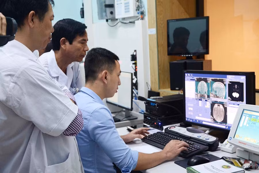 Đọc kết quả chẩn đoán cộng hưởng từ MRI. Đọc kết quả chẩn đoán cộng hưởng từ MRI.