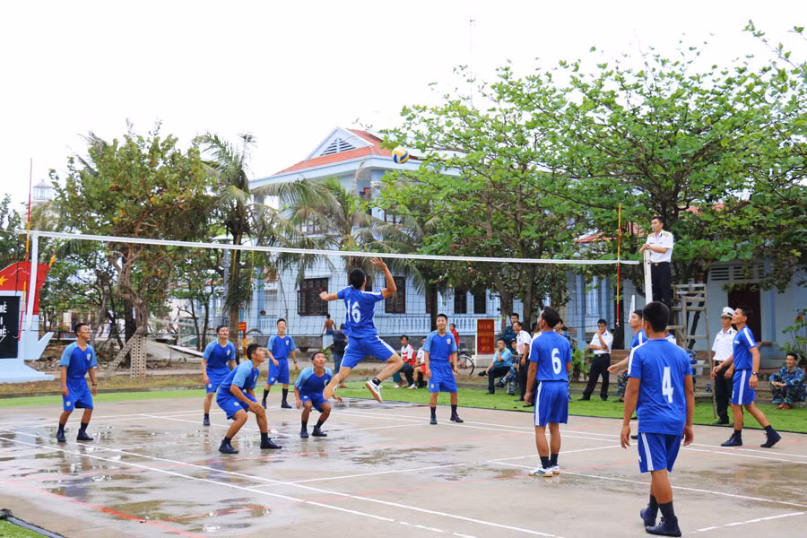 đánh bóng chuyền