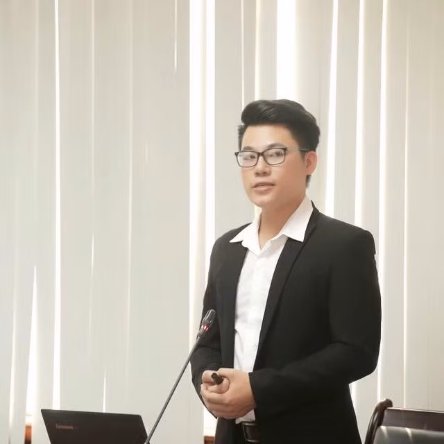 Anh hiện là giảng viên Trường ĐH Khoa học xã hội và Nhân văn Hà Nội.