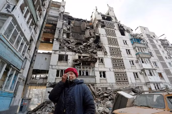  Tòa nhà bị bom đạn phá hủy ở Mariupol. Ảnh: Reuters