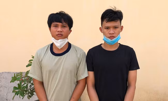 Hai đối tượng Thắng và Phúc chơi thân với nhau trong trại cai nghiện, vừa ra khỏi trại đã rủ nhau gây án tại địa bàn Long An. Ảnh: CACC Hai đối tượng Thắng và Phúc chơi thân với nhau trong trại cai nghiện, vừa ra khỏi trại đã rủ nhau gây án tại địa bàn Long An. Ảnh: CACC
