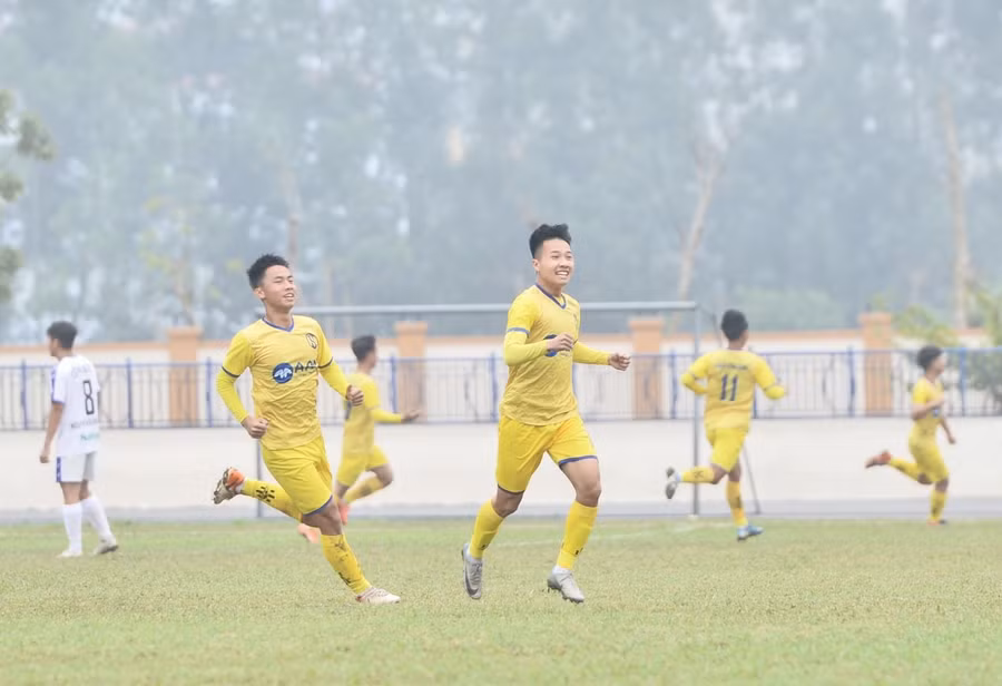 Niềm vui sau khi ghi bàn của SLNA. Ảnh: Minh Hiếu