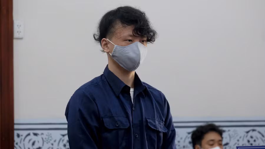  Bị cáo Lee Hyeongwon (32 tuổi, quốc tịch Hàn Quốc) sát hại đồng hương, đốt xe phi tang. Ảnh: Song Mai