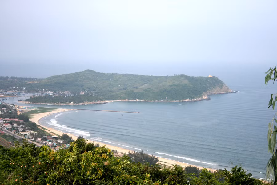 Bờ biển tươi đẹp của Quảng Ngãi. Ảnh: Hiển Cừ