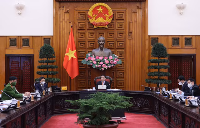 Thủ tướng Chính phủ Phạm Minh Chính: Tập trung ưu tiên nguồn lực hoàn thành việc triển khai 25 dịch vụ công thiết yếu phục vụ người dân, doanh nghiệp theo đúng tiến độ và yêu cầu tại Đề án 06 - Ảnh: VGP Thủ tướng Chính phủ Phạm Minh Chính: Tập trung ưu tiên nguồn lực hoàn thành việc triển khai 25 dịch vụ công thiết yếu phục vụ người dân, doanh nghiệp theo đúng tiến độ và yêu cầu tại Đề án 06 - Ảnh: VGP