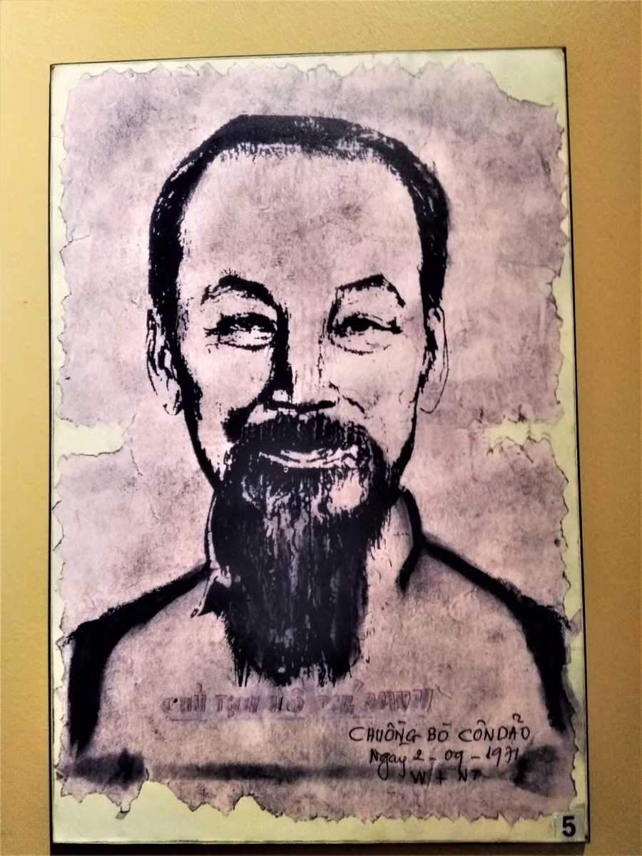 Bức tranh Bác Hồ được vẽ trong trại Chuồng Bò, Côn Đảo năm 1971.