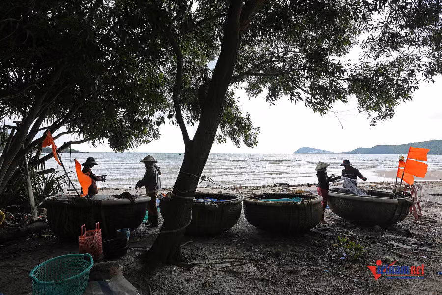 Ngư dân làng chài An Thới vẫn sống chủ yếu dựa vào biển như bao đời nay vẫn vậy.