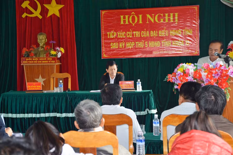 Bí thư Tỉnh ủy Dương Văn Trang tiếp xúc cử tri xã Chrôh Pơ Nan, huyện Phú Thiện. Ảnh: Đ.P Bí thư Tỉnh ủy Dương Văn Trang tiếp xúc cử tri xã Chrôh Pơ Nan, huyện Phú Thiện. Ảnh: Đ.P