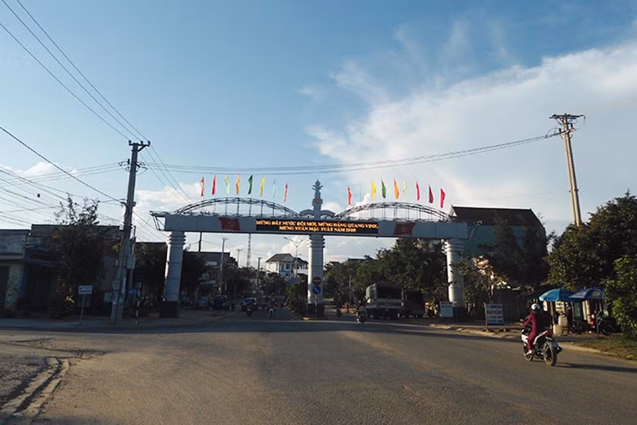 Trung tâm thị trấn huyện Kbang nhộn nhịp trong những ngày giáp Tết. Ảnh: Ngọc Minh
