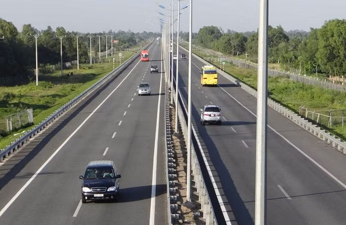 Đẩy nhanh tiến độ đầu tư dự án xây dựng một số đoạn đường bộ cao tốc trên tuyến Bắc - Nam. Đẩy nhanh tiến độ đầu tư dự án xây dựng một số đoạn đường bộ cao tốc trên tuyến Bắc - Nam.