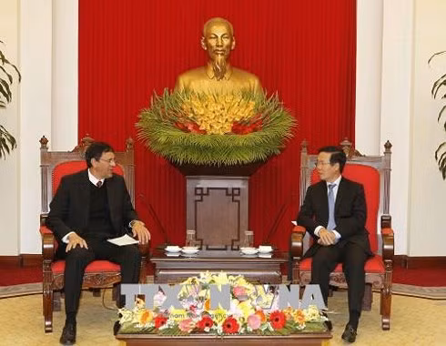 Trưởng Ban Tuyên giáo Trung ương Võ Văn Thưởng tiếp ông Juan Carlos Marsán, Phó trưởng Ban Đối ngoại Trung ương Đảng Cộng sản Cuba. Ảnh: Văn Điệp/TTXVN