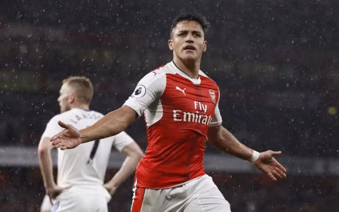 Sanchez tỏa sáng đúng lúc mang về 3 điểm cho Arsenal. Sanchez tỏa sáng đúng lúc mang về 3 điểm cho Arsenal.