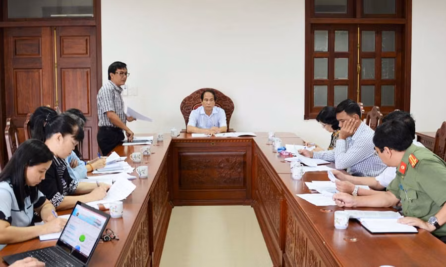  Đại diện các ban, ngành đóng góp ý kiến tại cuộc họp. Ảnh: P.L