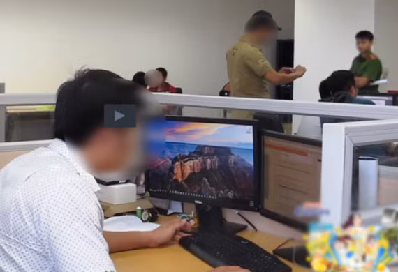 Lực lượng chức năng khám xét Công ty TNHH Dịch vụ phần mềm Asian Livetech của “bà trùm” Nguyễn Thị Khéo.