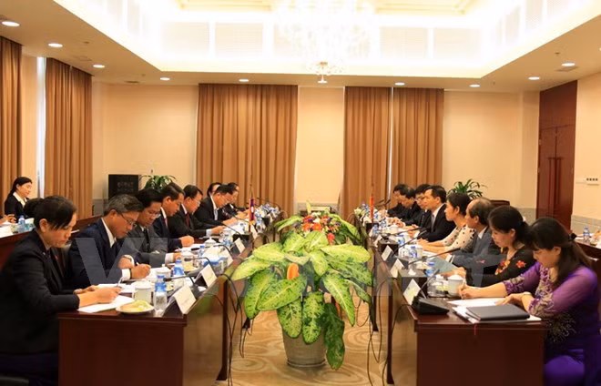  Quang cảnh cuộc hội đàm.
