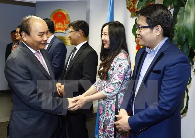  Thủ tướng Nguyễn Xuân Phúc đến thăm và nói chuyện với cán bộ, nhân viên Phái đoàn Đại diện thường trực Việt Nam tại Liên hợp quốc.