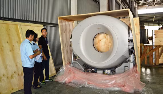 Lực lượng chức năng phát hiện lô hàng thiết bị y tế nhập lậu trị giá hơn 3,2 tỷ đồng