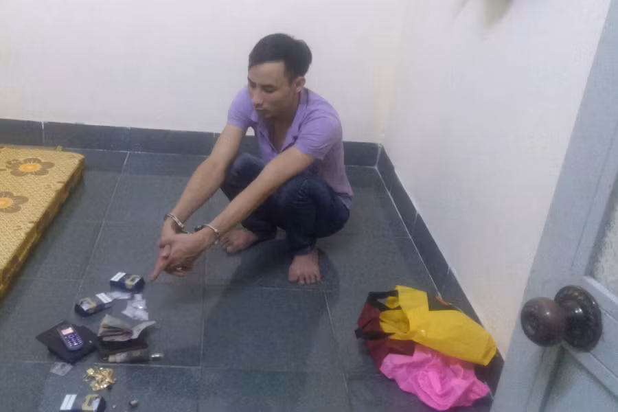 Đối tượng Phạm Văn Hải bị bắt tại phòng trọ. Ảnh: L.A
