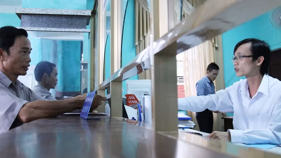 Người dân Quảng Trị đến làm thủ tục tại bộ phận một cửa cấp huyện. Ảnh: Thanh Lộc Người dân Quảng Trị đến làm thủ tục tại bộ phận một cửa cấp huyện. Ảnh: Thanh Lộc